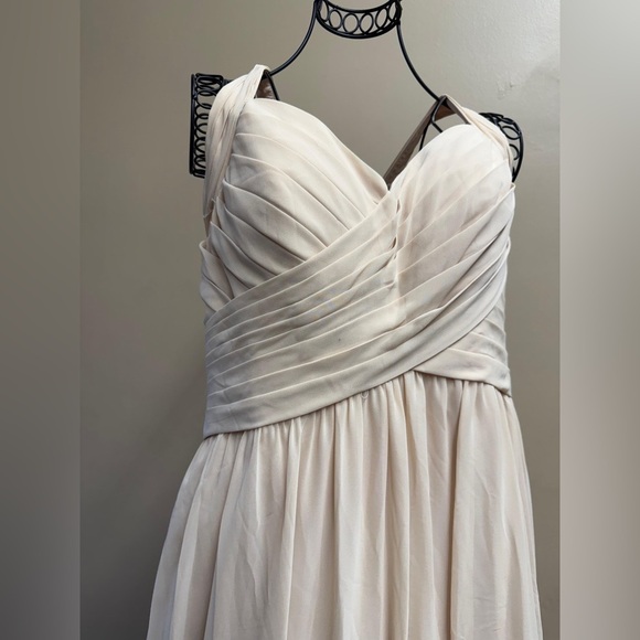 Chic Cream Wedding Dress - Picture 3 of 14